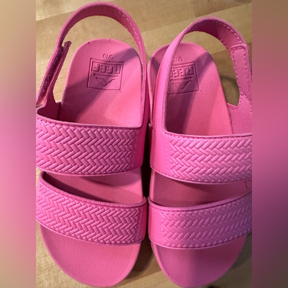Reef Toddlers Girls.  Excellent condition. - Picture 1 of 3